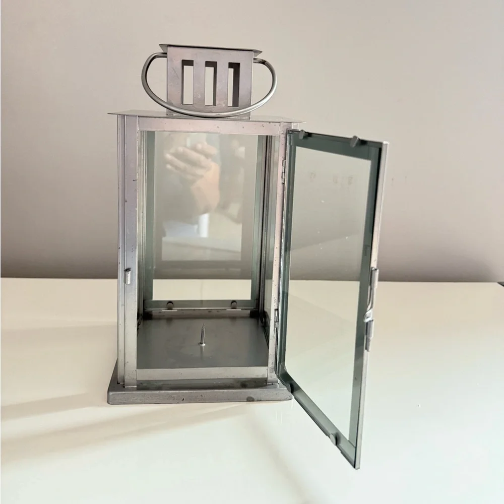 Metal and glass rustic lantern for candles, with safety lock and handle.Set two